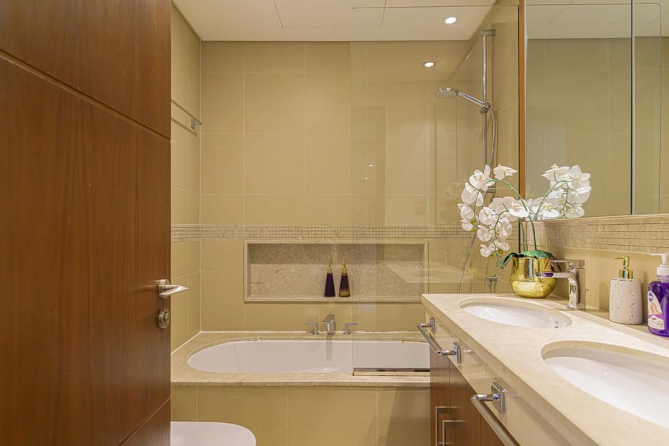 Rovostays Luxury Aprt in Burj Khalifa View in Downtown Near Burj Khalifa Apartment in Dubai