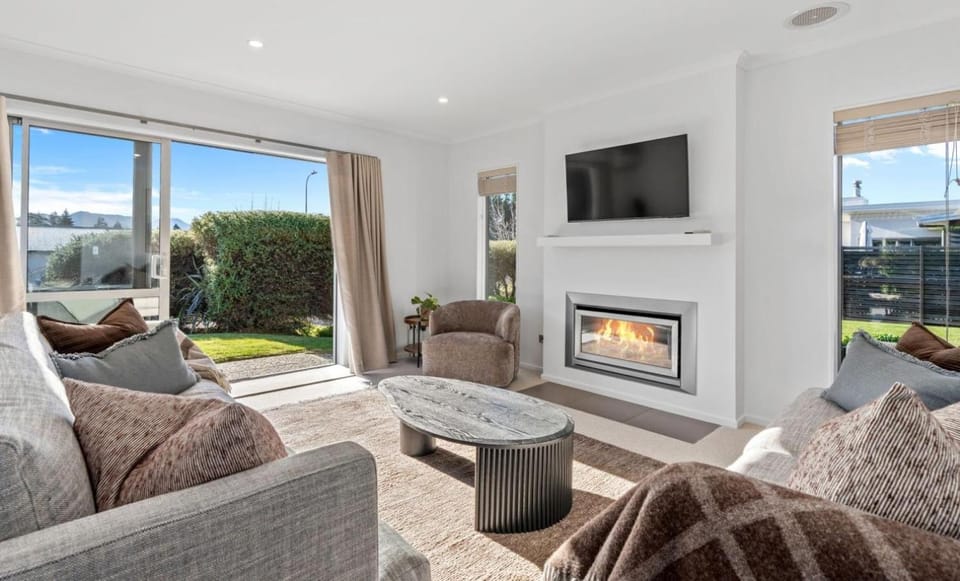 4 Bedroom Holiday Home House in Wanaka