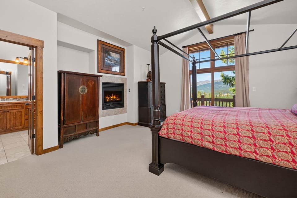 Bed, Day, Bedroom, Mountain view, fireplace, furniture, heating