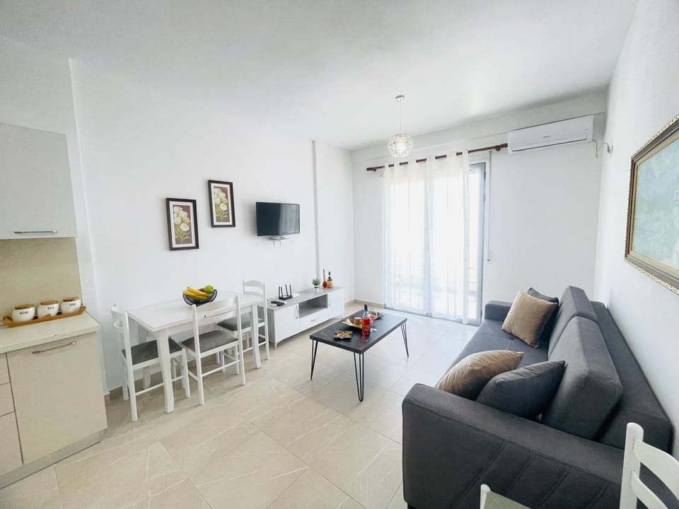 Sunny sea view ap with private P &2 bikes Apartment in Vlorë