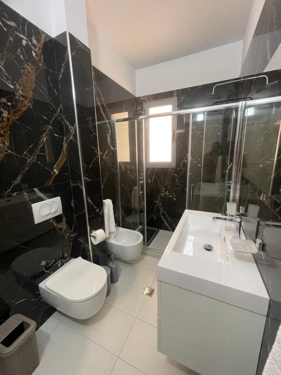 Sunny sea view ap with private P &2 bikes Apartment in Vlorë