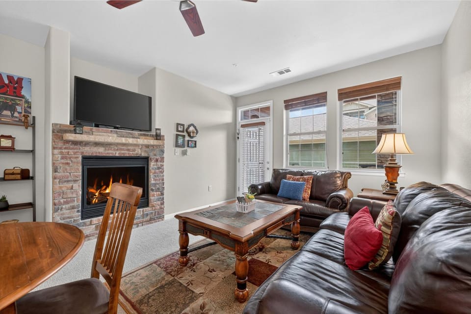 Day, TV and multimedia, Living room, fireplace, furniture