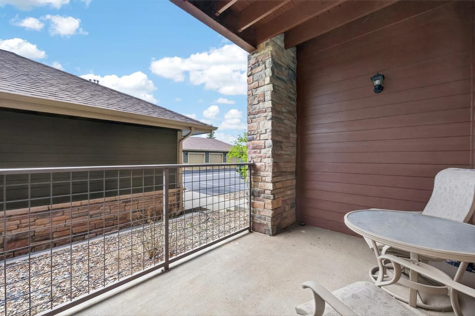 Day, Balcony/Terrace, Seating area, Quiet street view