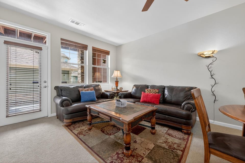 Day, Living room, furniture