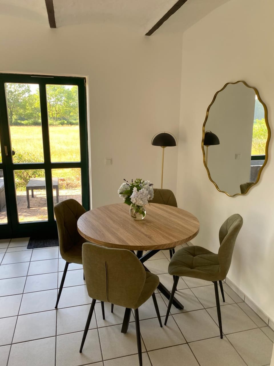 Seating area, Dining area
