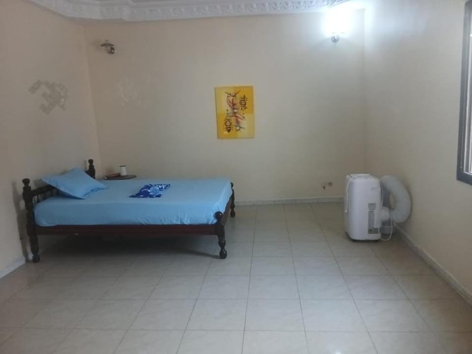 Bed, air conditioner