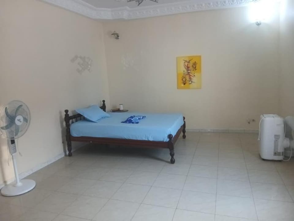 Bed, air conditioner