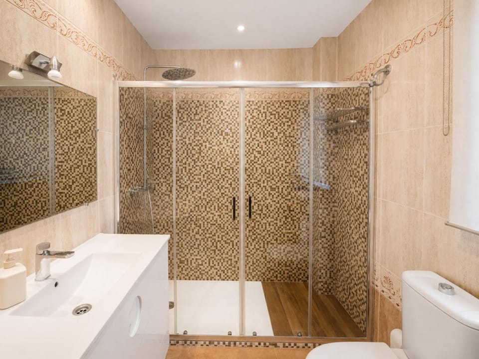 Shower, Bathroom, towels