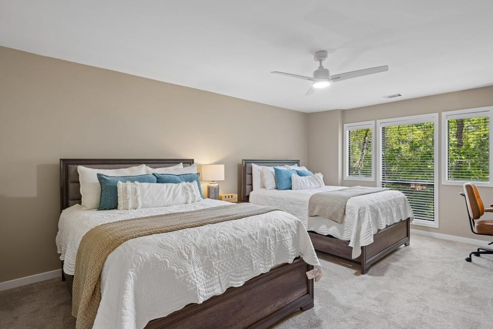 Bed, Photo of the whole room, Bedroom
