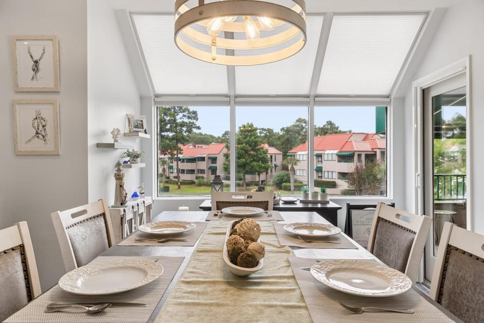Seating area, Dining area
