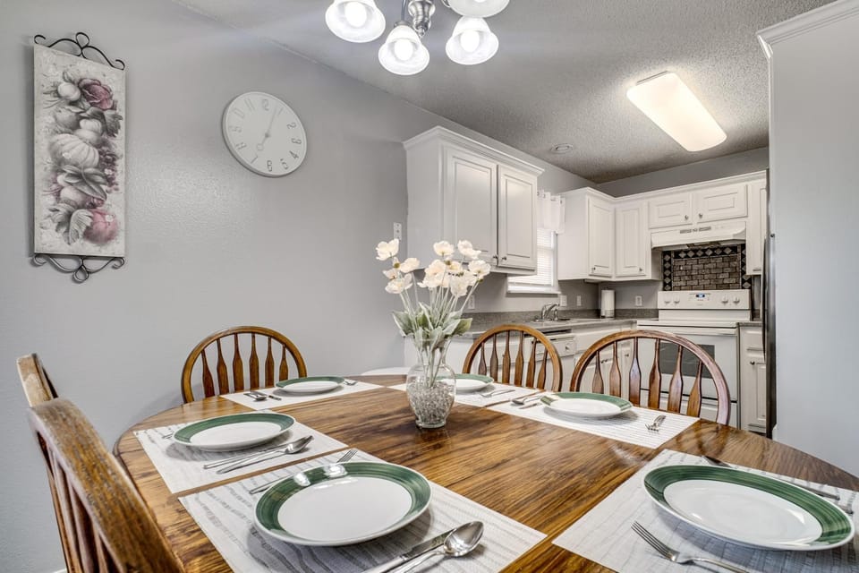 2 Mi to Texas Tech: Pet-Friendly Home, Fenced Yard House in Lubbock