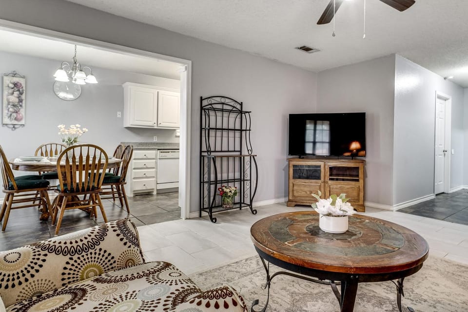 2 Mi to Texas Tech: Pet-Friendly Home, Fenced Yard House in Lubbock