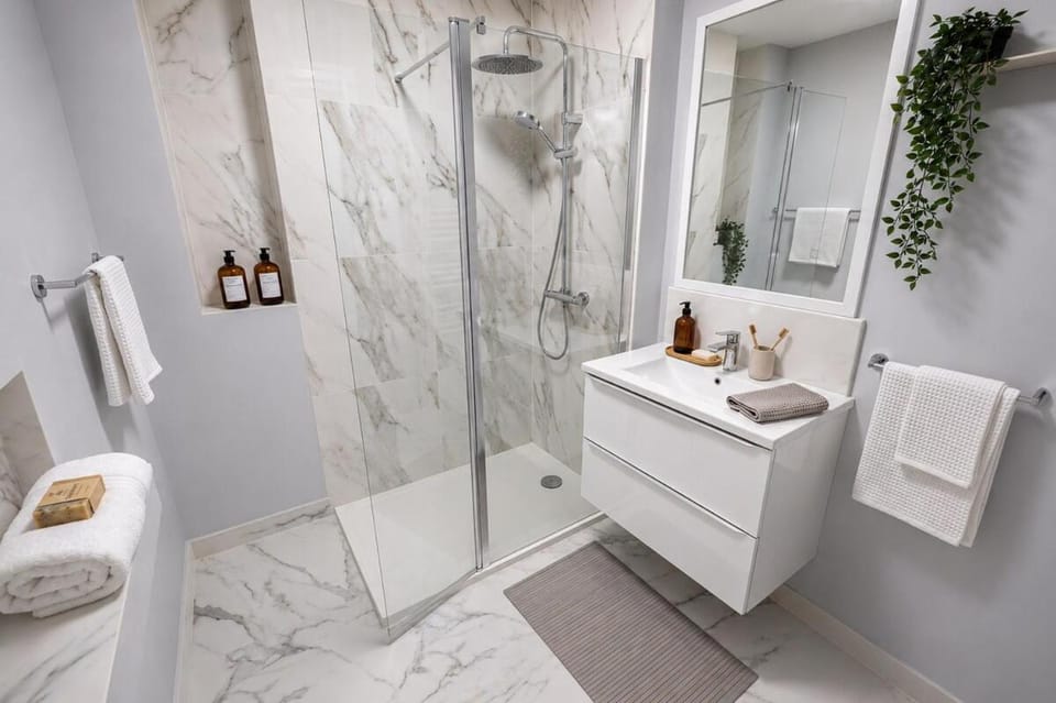 1015 Ultra Central Fun Old City Apartment in Bucharest