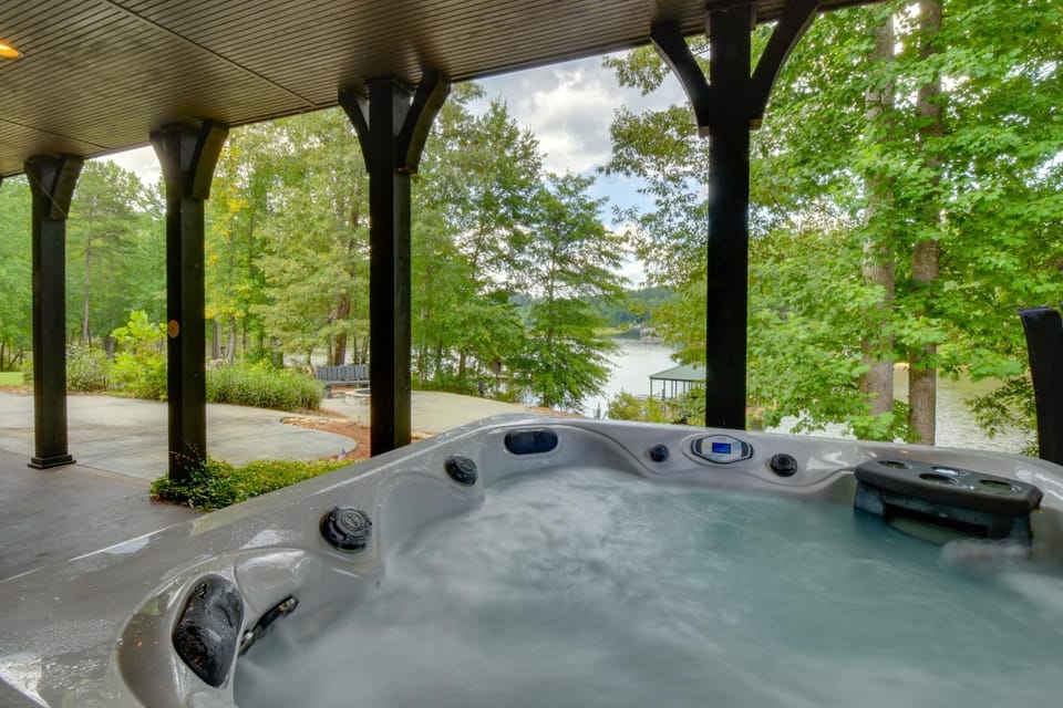 Waterfront Lake Keowee Home w/ Hot Tub & Views! House in Lake Keowee