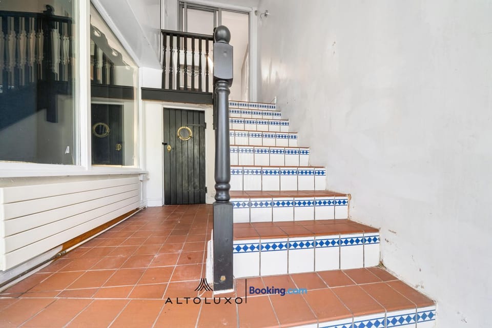 Bright Newport Home for Travel, Work and Contractors Ideal for Long Stay by AltoLuxo Apartment in Newport