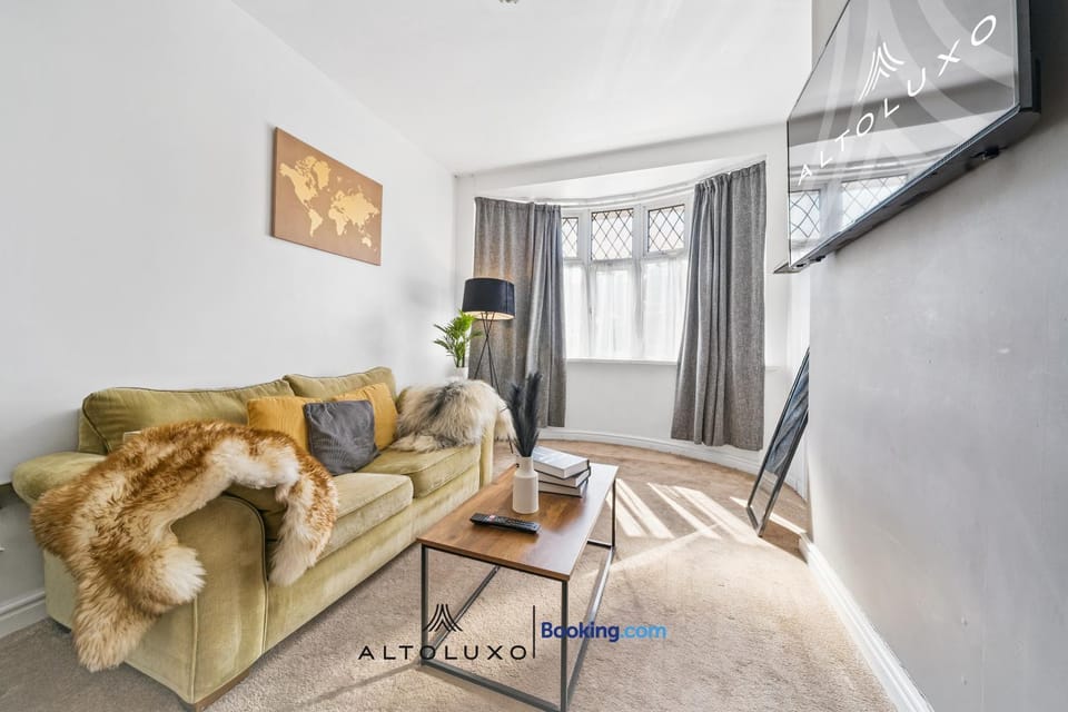 Bright Newport Home for Travel, Work and Contractors Ideal for Long Stay by AltoLuxo Apartment in Newport