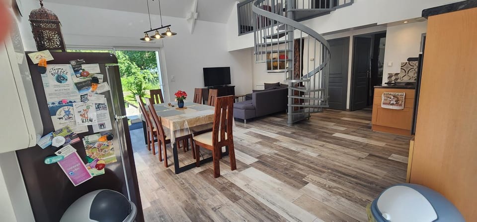Living room, Dining area