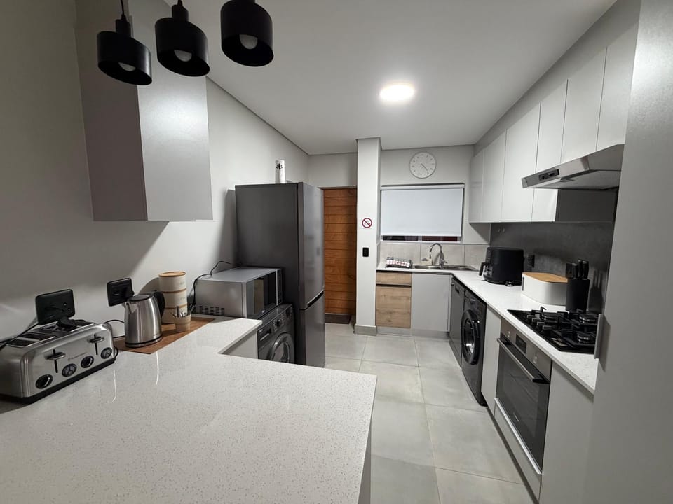 Coffee/tea facilities, dishwasher, microwave, oven, toaster, washing machine, kitchen