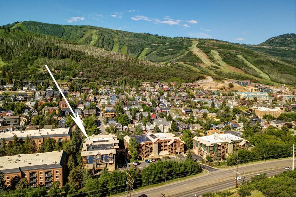 Town Pointe C302 by Park City Lodging Apartment in Park City