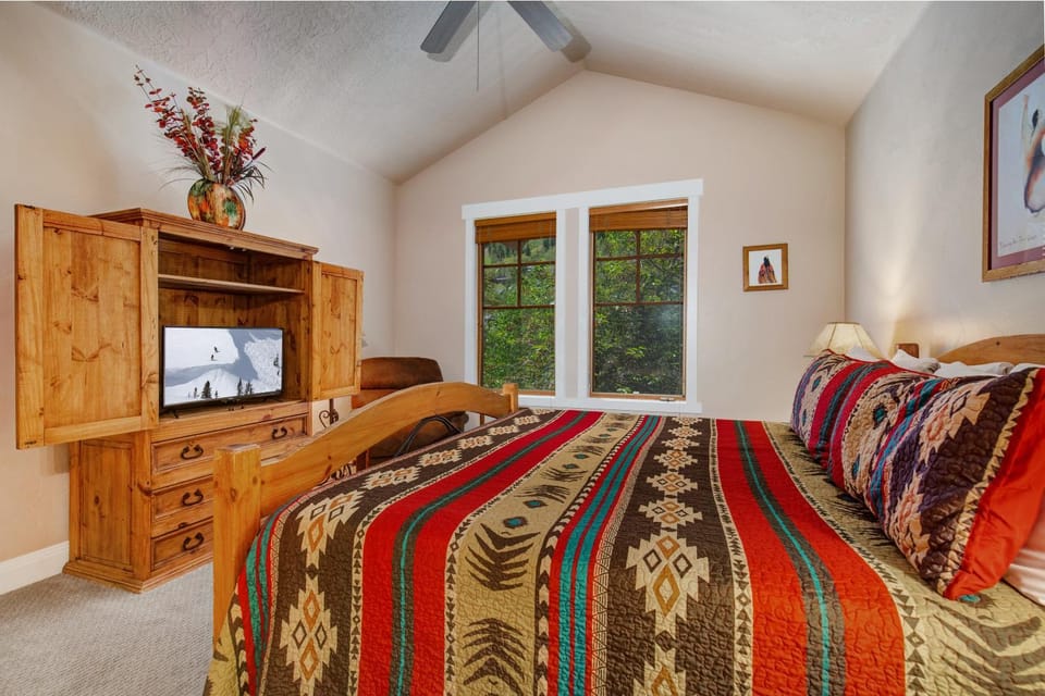 Bed, Day, TV and multimedia, Bedroom, furniture, wardrobe