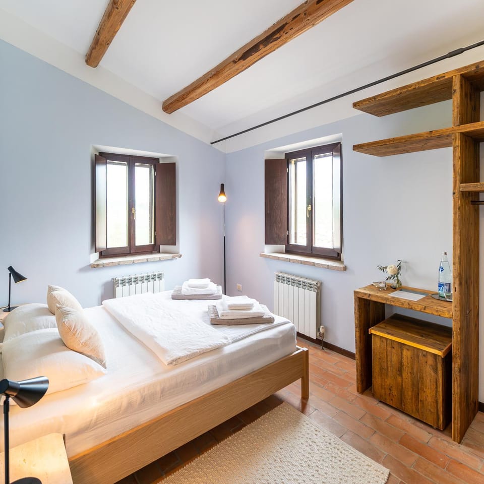 Bed, Photo of the whole room, Bedroom, towels