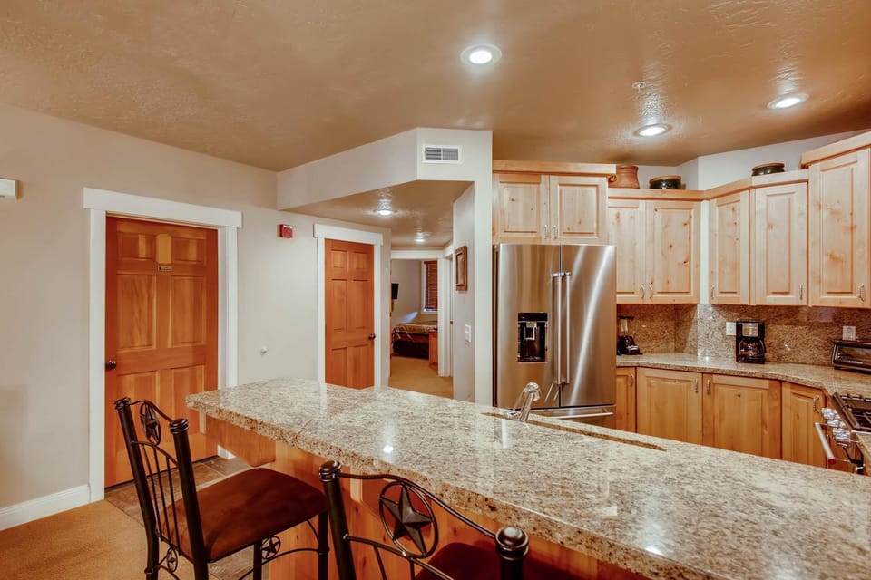 Town Pointe B203 by Park City Lodging Apartment in Park City