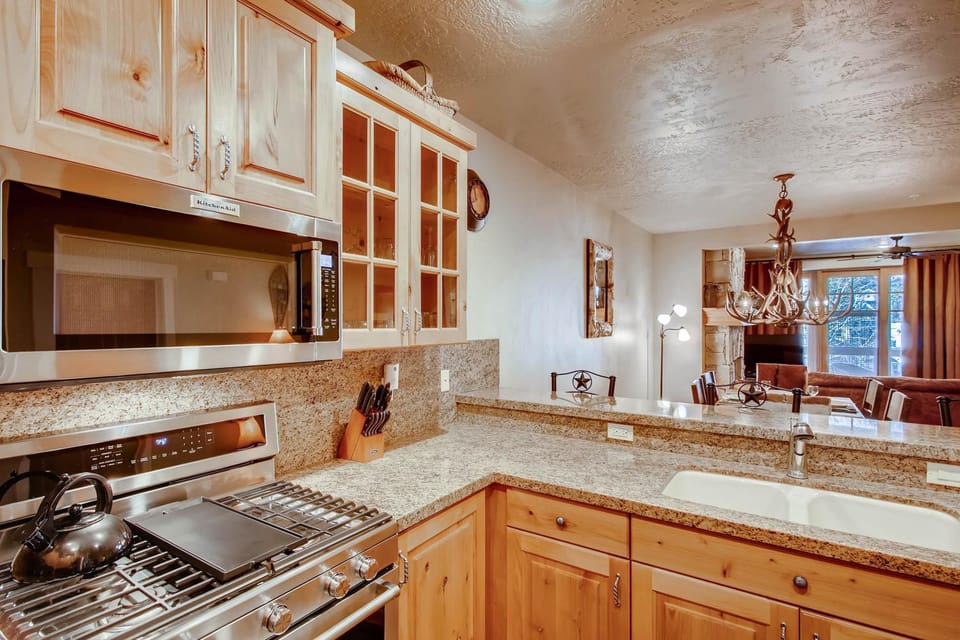 Town Pointe B203 by Park City Lodging Apartment in Park City