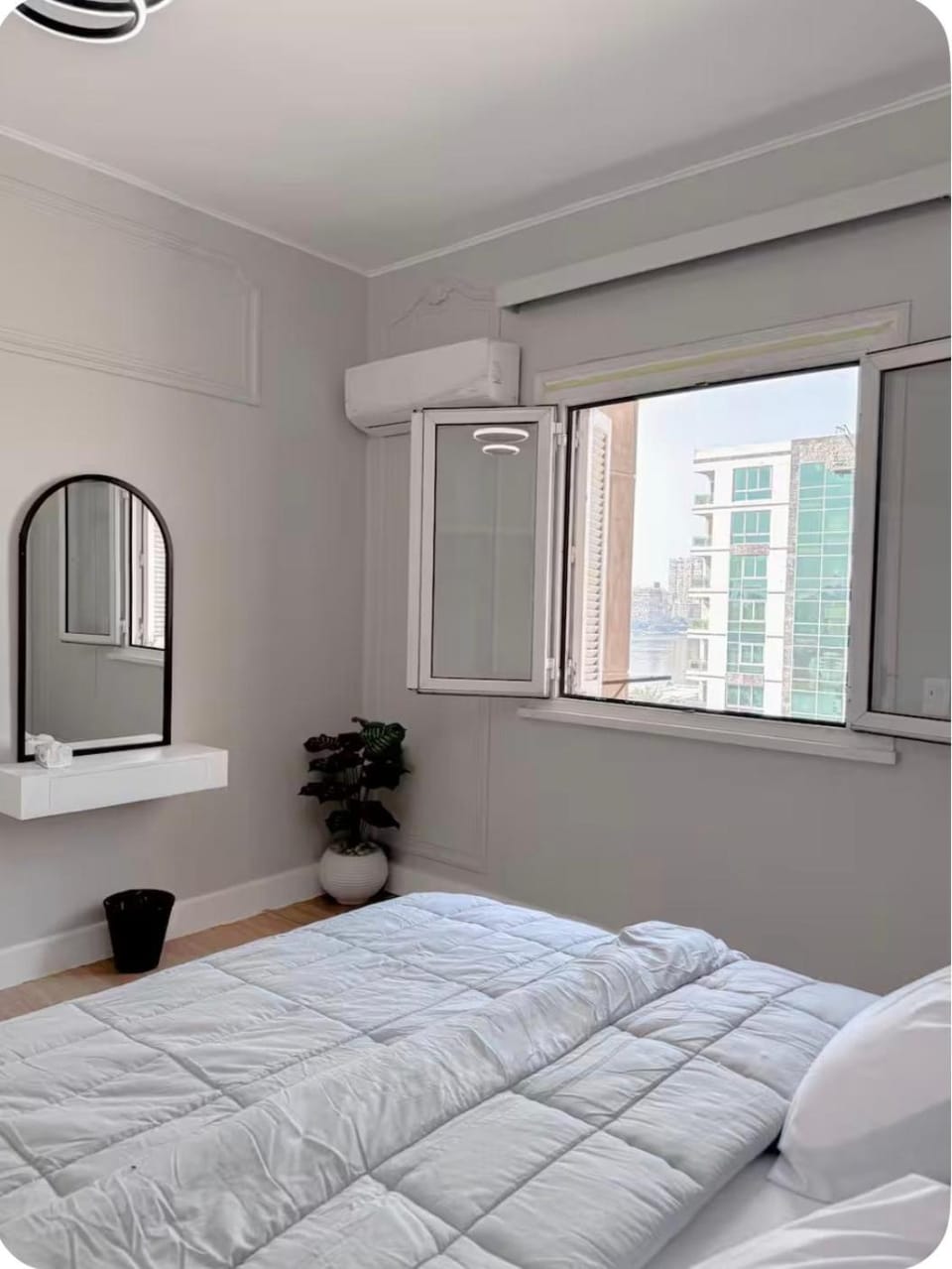Luxurious Furnished Stay with Partial Nile View, Prime Location Apartment in Cairo