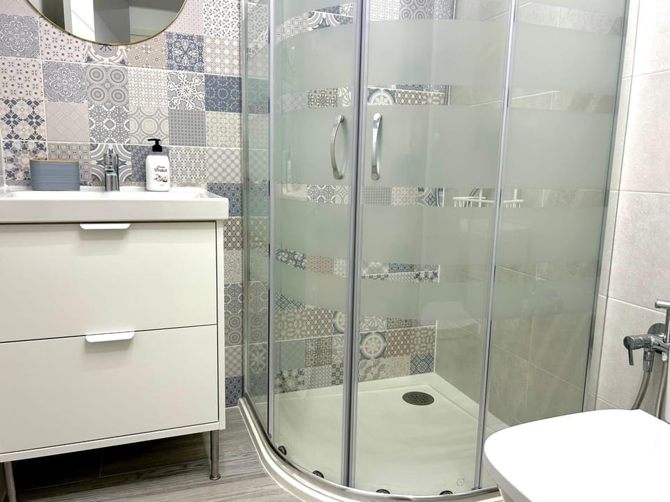 Shower, Bathroom