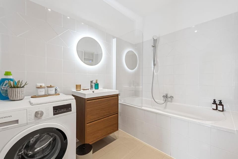 Modern 3BR Apartment near City Center & Metro U6 Apartment in Vienna
