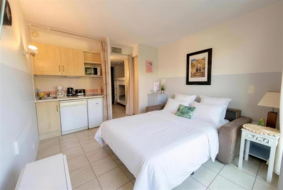 Apartment - Beachfront - Swimming pool - Garage - Tennis Apartment in Cagnes-sur-Mer