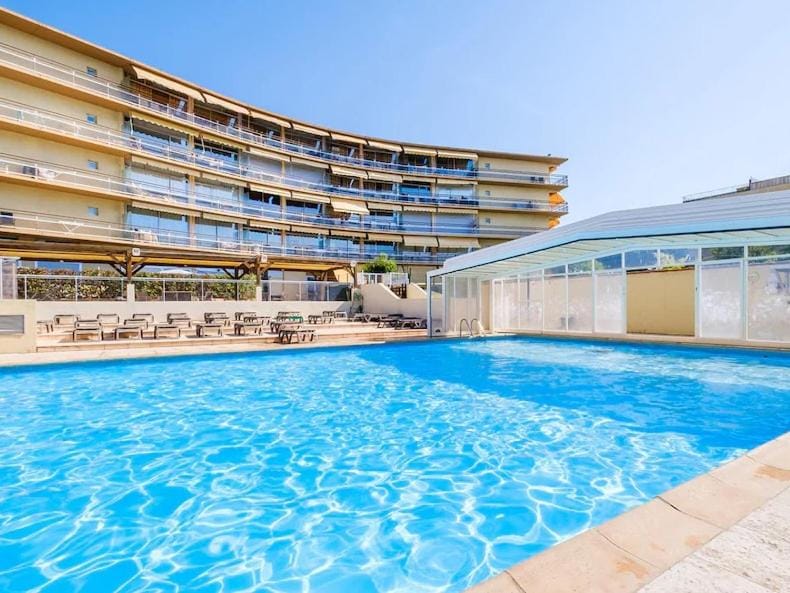 Apartment - Beachfront - Swimming pool - Garage - Tennis Apartment in Cagnes-sur-Mer