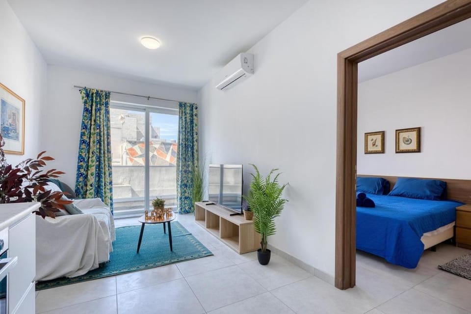 Gzira 2BR Apartment City Balcony Apartment in Sliema