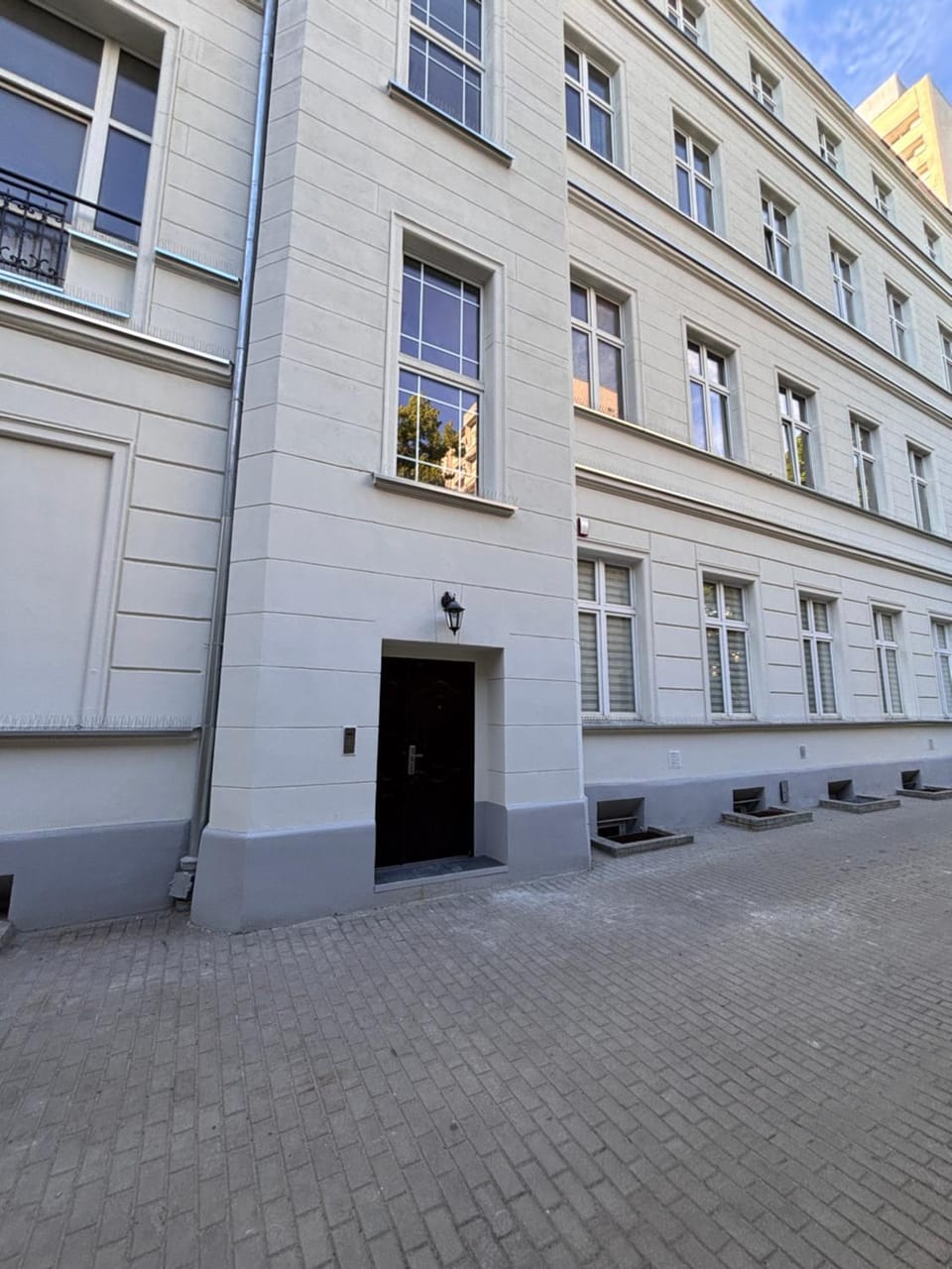 Facade/entrance