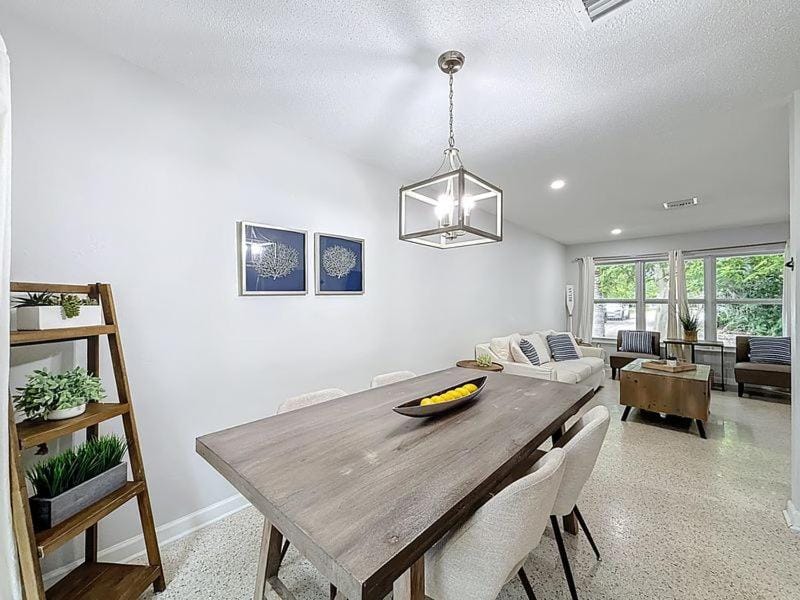 Close to Beaches, Restaurants Cozy 2 bedroom home House in Pompano Beach