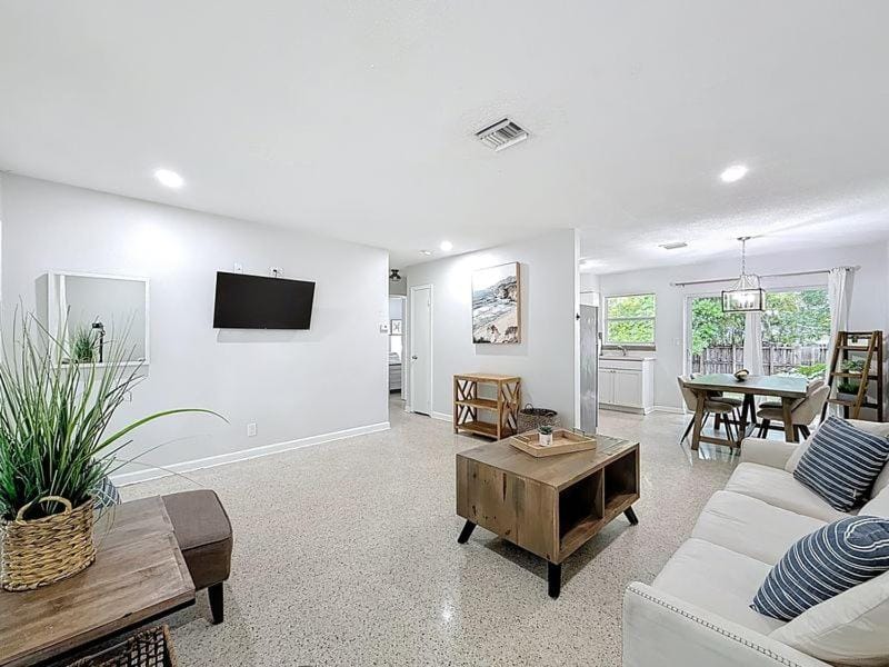 Close to Beaches, Restaurants Cozy 2 bedroom home House in Pompano Beach
