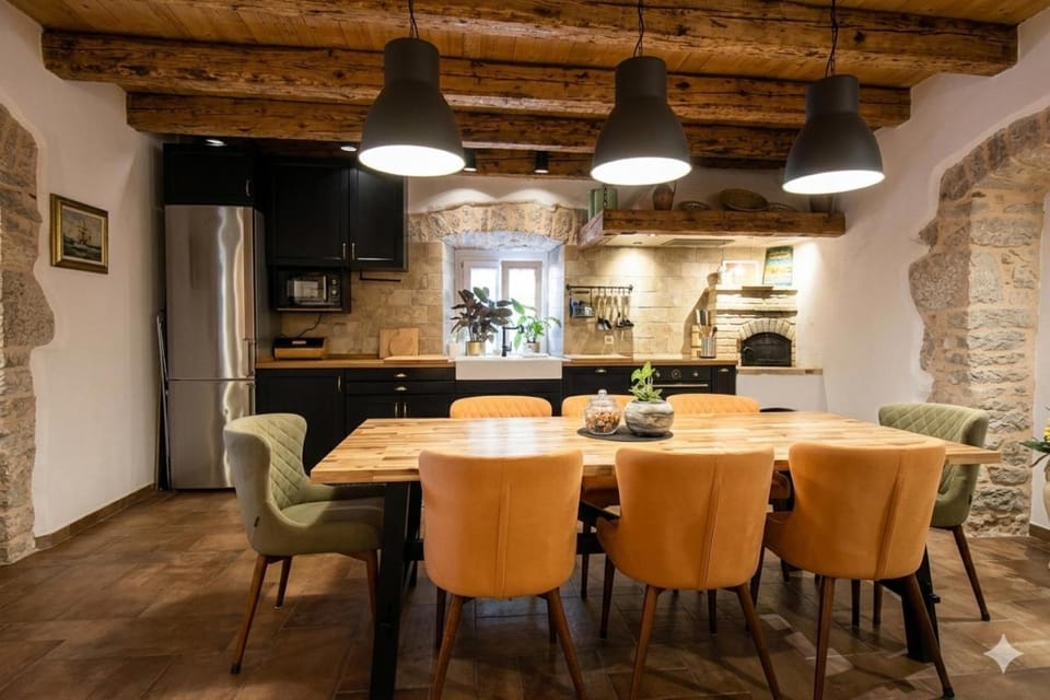 Dining area, kitchen