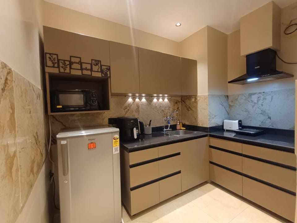 Kitchen or kitchenette, kitchen, kitchen