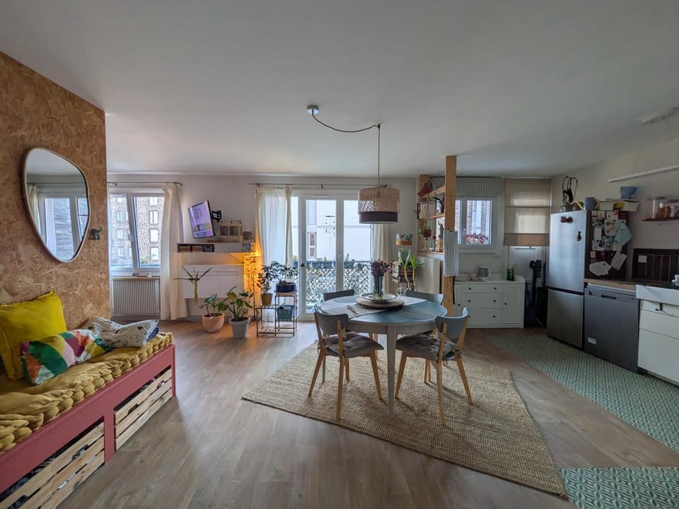 Kitchen or kitchenette, Living room, Seating area, Dining area, dishwasher, oven