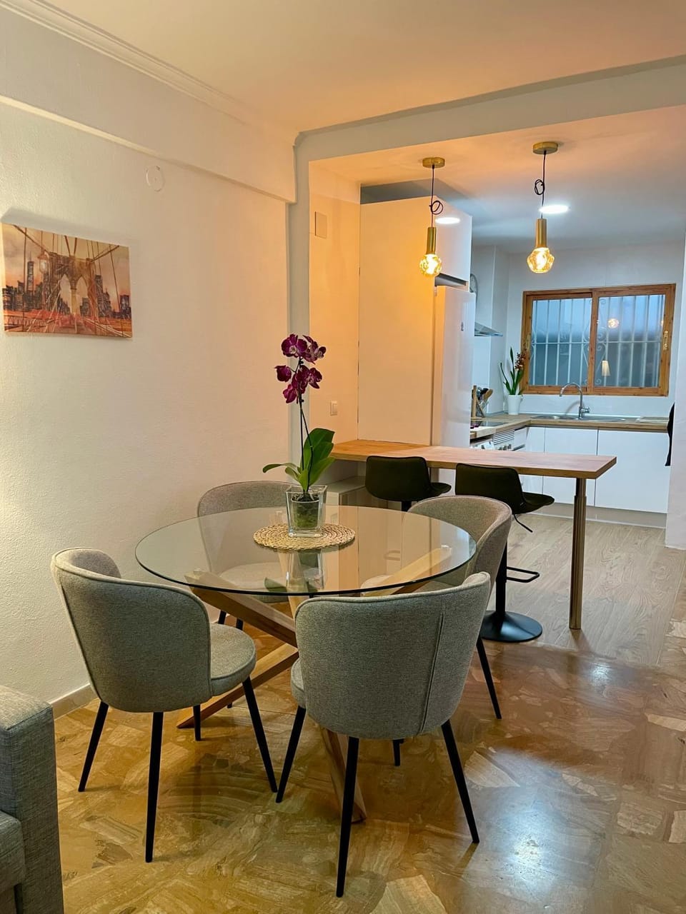 Kitchen or kitchenette, Living room, Seating area, Dining area
