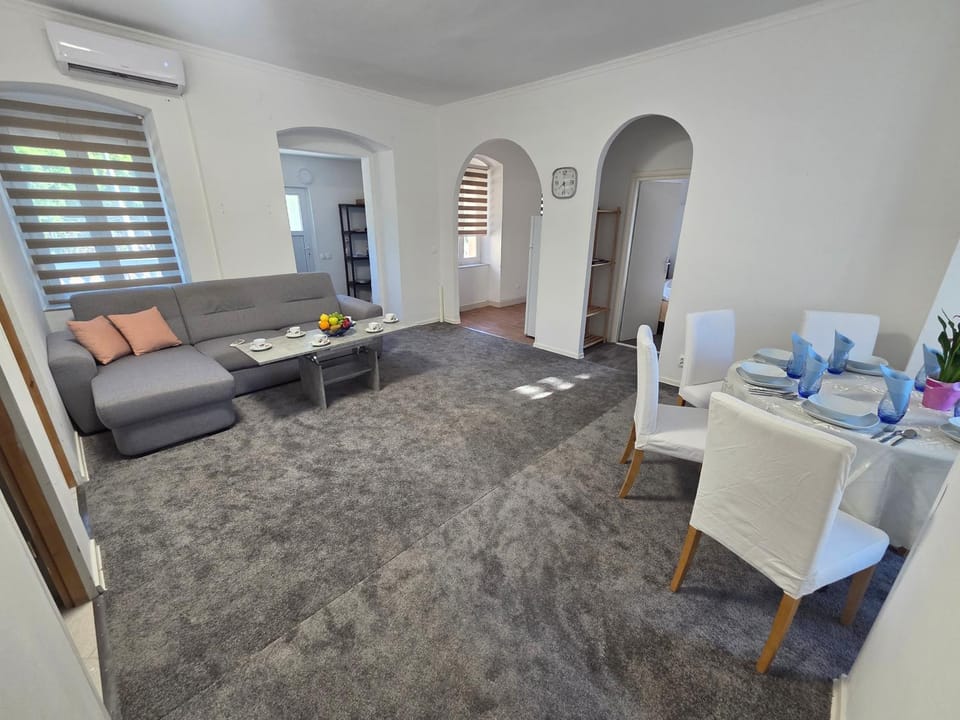 Living room, air conditioner