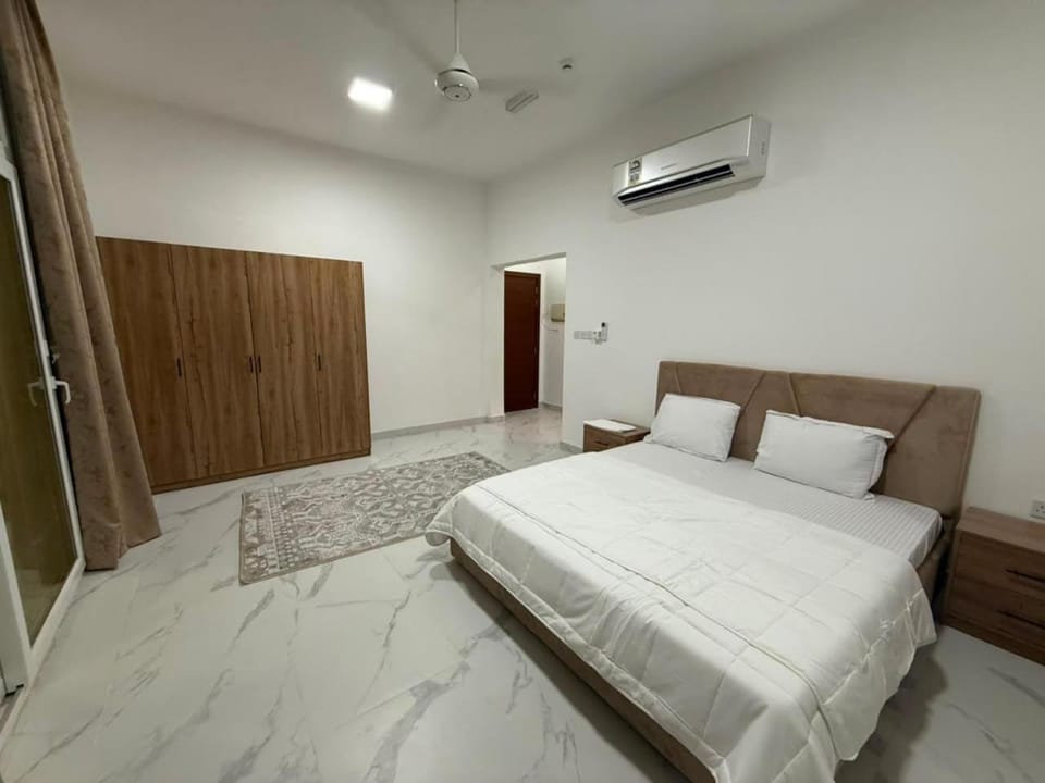 Bed, Photo of the whole room, Bedroom, wardrobe, air conditioner