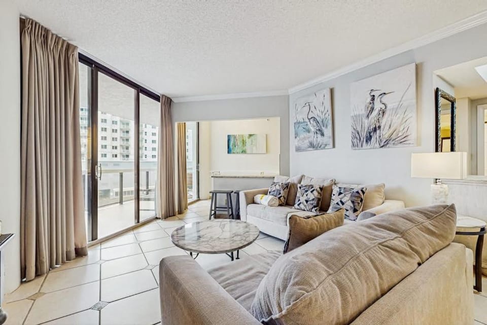 Updated Gulf view condo with resort pool hot tub gym & beach bar House in Miramar Beach