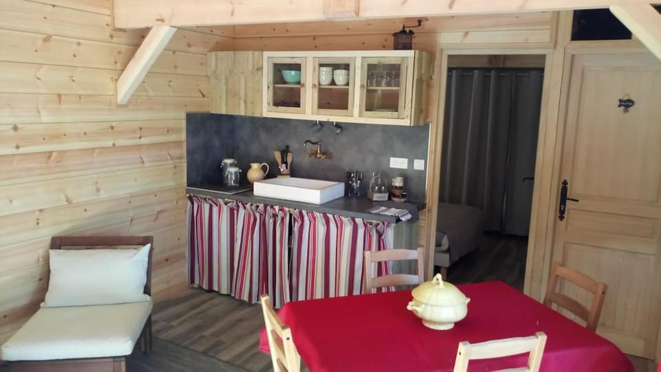 La Grange lakeside cottage and pets allowed House in Sanguinet