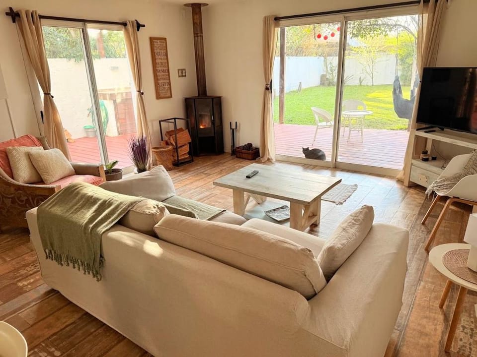 Communal lounge/ TV room, TV and multimedia, Living room, Evening entertainment