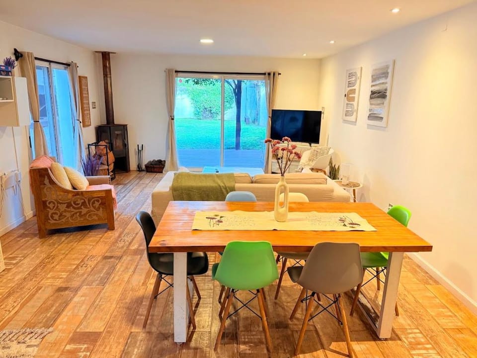 Communal lounge/ TV room, TV and multimedia, Living room, Dining area, Evening entertainment