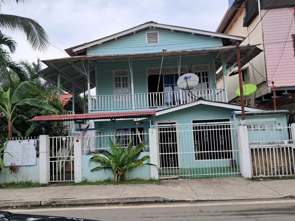 Hostal South beach Bed and Breakfast in Bocas del Toro Province