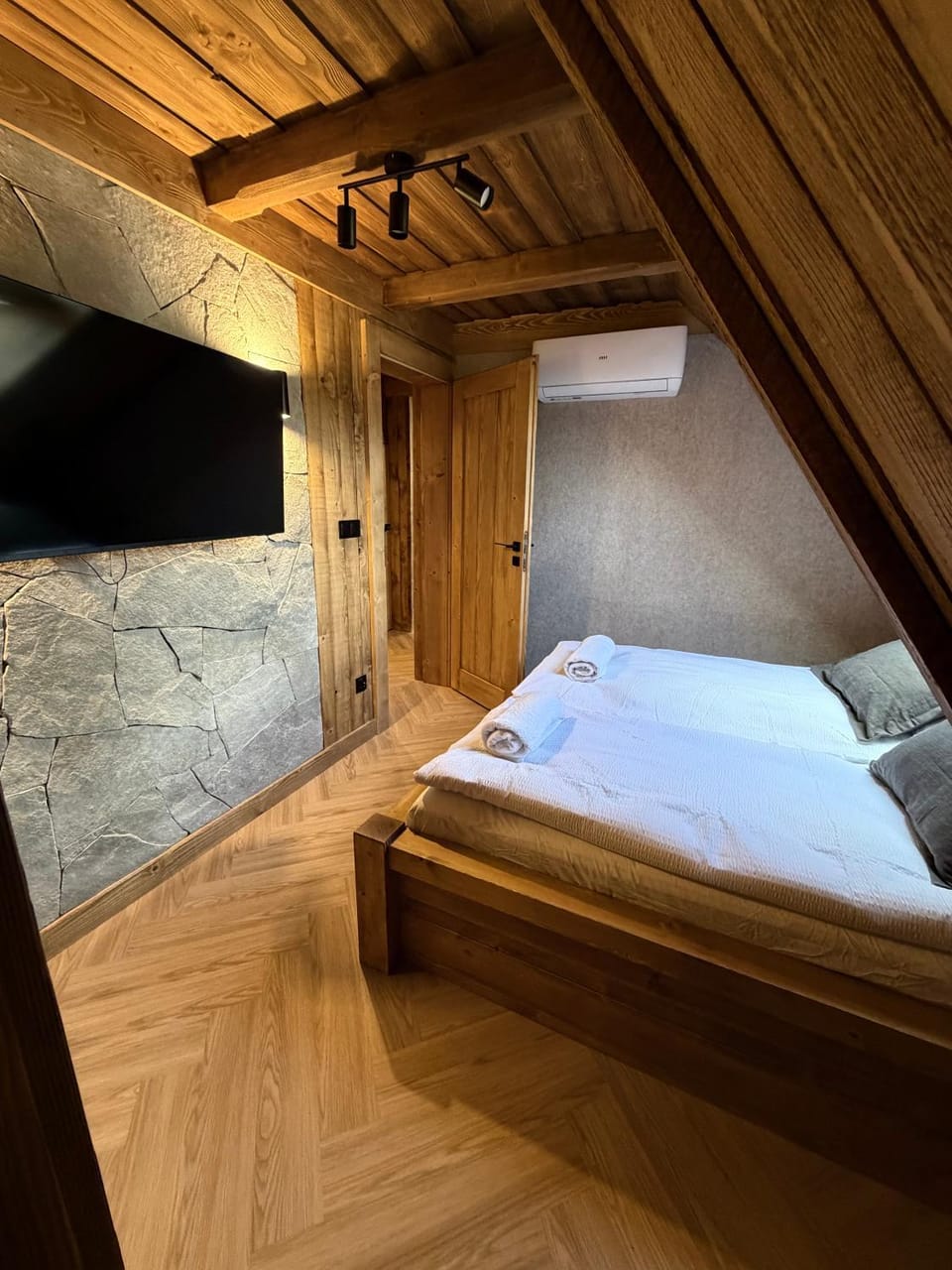Willa Madejówka - Apartamenty z Widokiem na Góry i Wanną z Jacuzzi Apartment in Lesser Poland Voivodeship