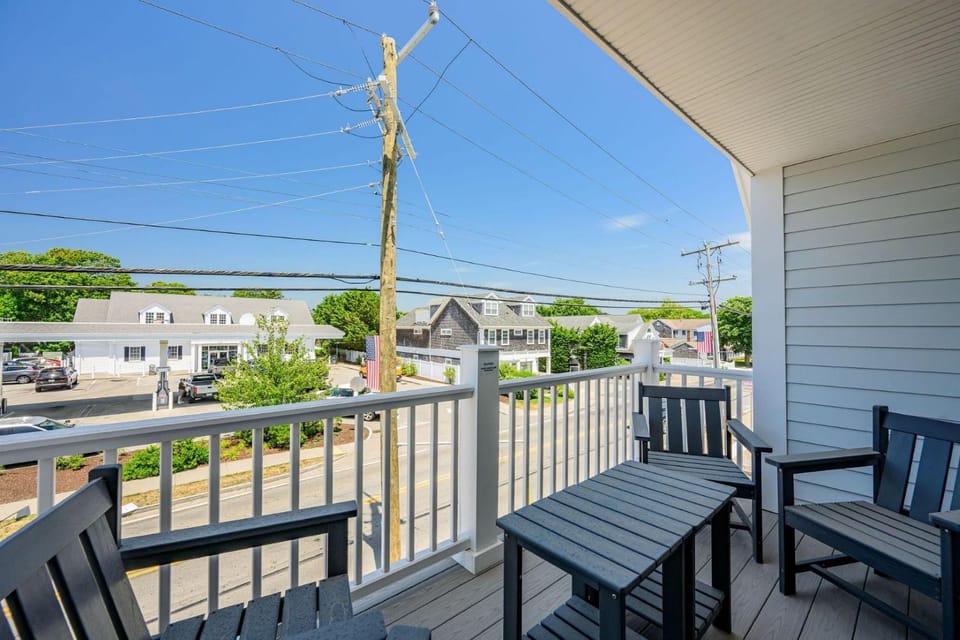 Charming Cape Apartment Walk to Beach & Town Apartment in Harwich