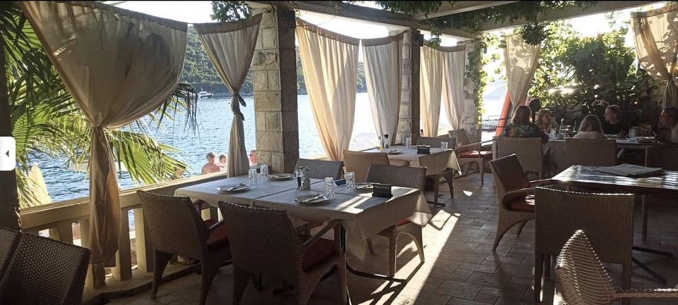 Restaurant/places to eat, Restaurant/places to eat